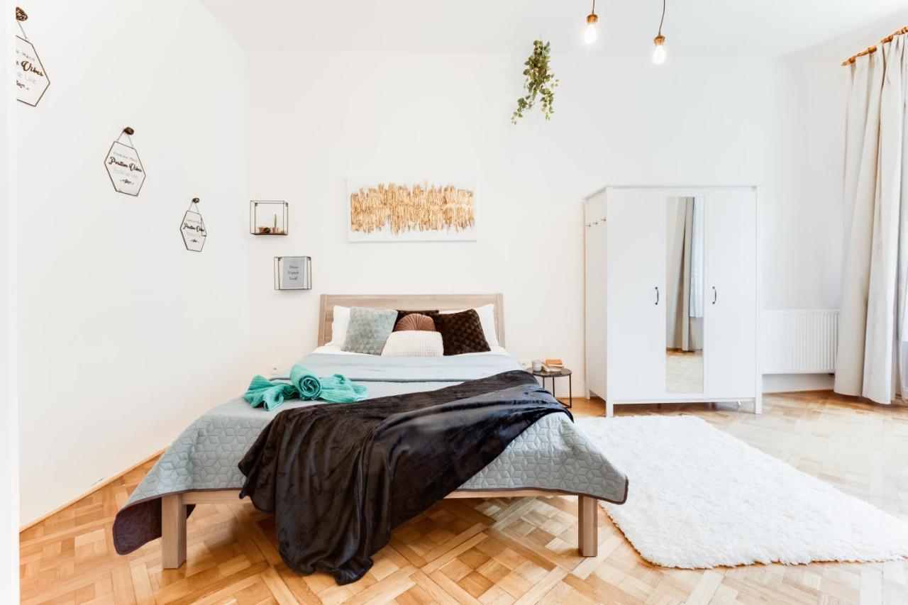Apartment Spacious Cozy 2bds In Center - Stp4 *