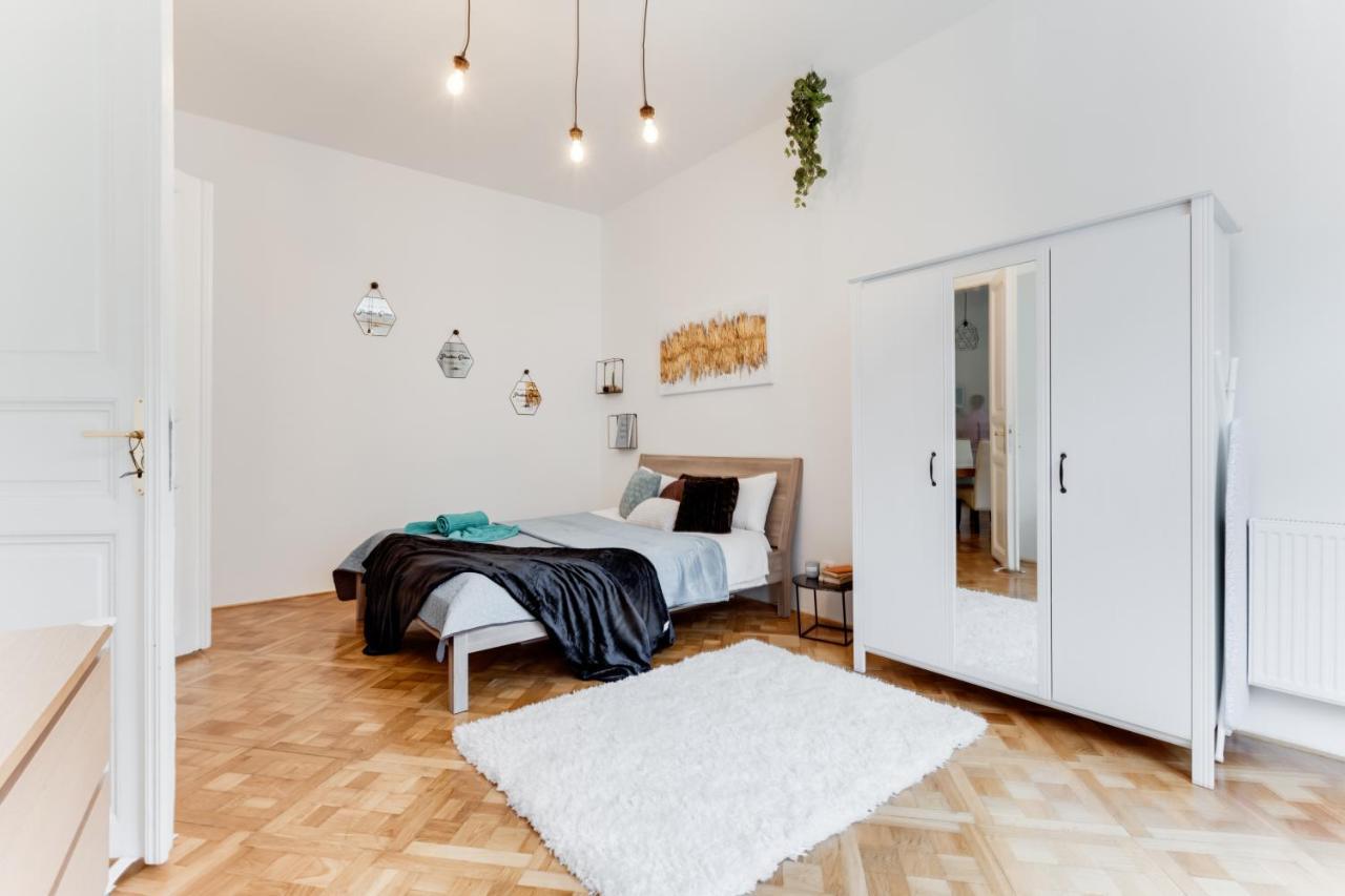 Spacious Cozy 2bds In Center - Stp4 * Prague